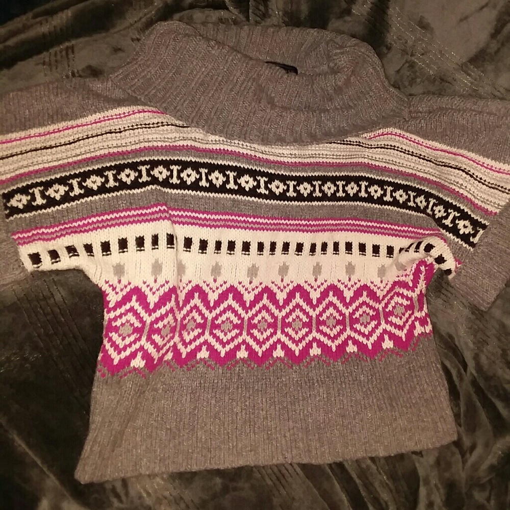 Ladies Size L Relativity short sleeve sweater